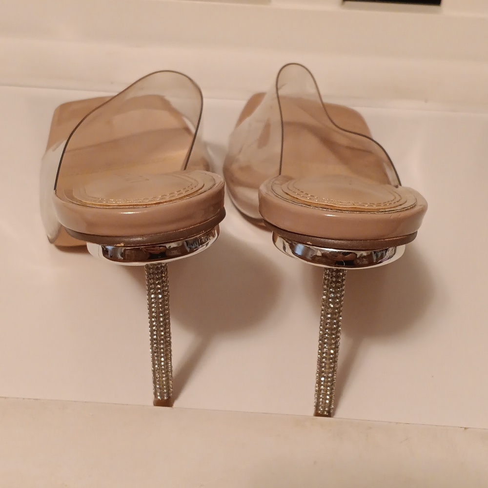 Heels - Picture 10 of 12